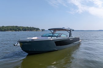 UNPLUGGED 4 Port bow profile