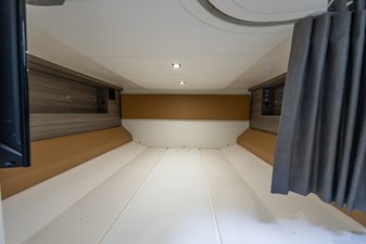 UNPLUGGED 35 Mid-cabin