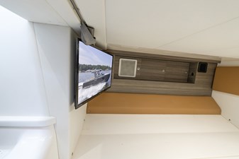 UNPLUGGED 36 TV in the mid-cabin