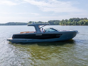 UNPLUGGED 39 Stbd profile