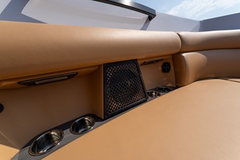 UNPLUGGED 45 Bow speaker and cup holders