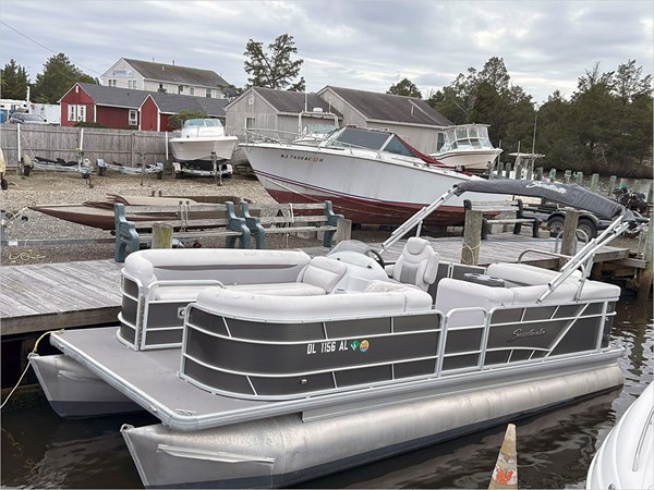 23' SWEETWATER 2017 2286 DL