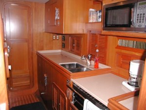 PEREGRINE 31 Galley Aft