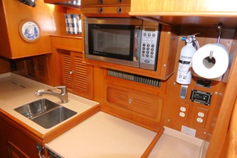 PEREGRINE 35 Galley Microwave