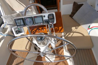 PEREGRINE 64 Cockpit Helm