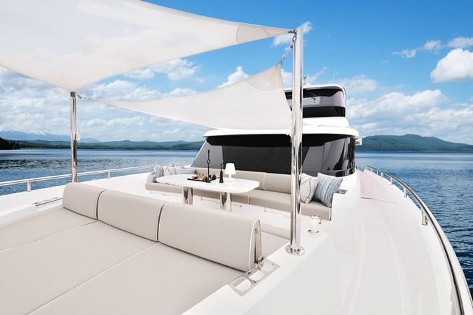 Horizon V77s sistership large bow