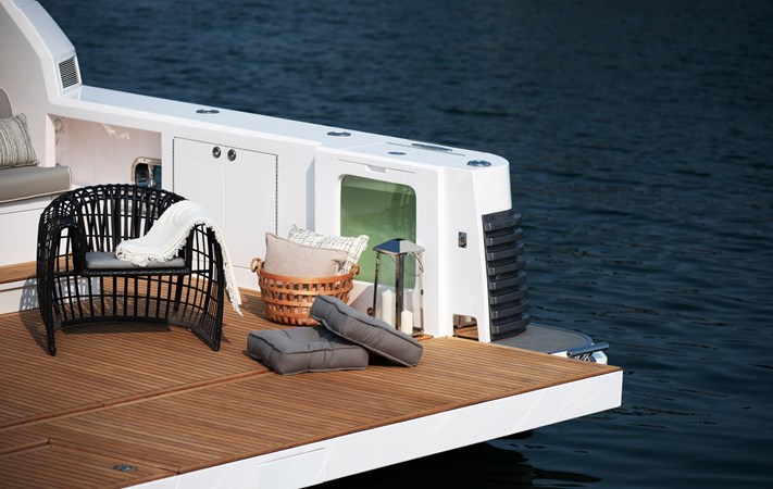 Horizon V77s sistership chair and livewell 