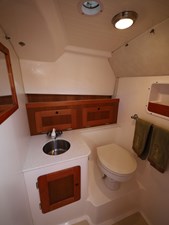 SIDEKICK 17 SIDEKICK, 2007 Hunt Yachts Surfhunter 29: Head