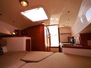 SIDEKICK 15 SIDEKICK, 2007 Hunt Yachts Surfhunter 29: Interior Looking Aft