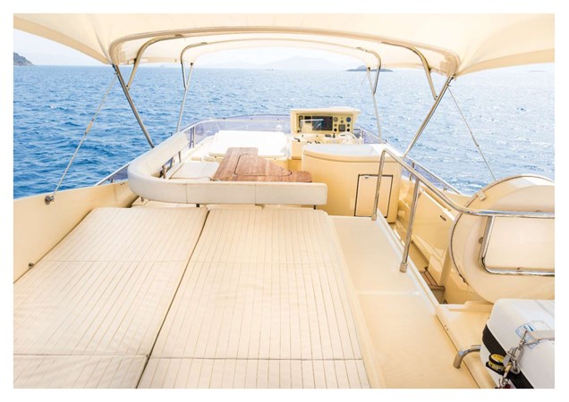 Flybridge aft sunbeds Before refit