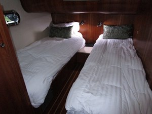 ENDLESS SUMMER 13 Guest cabin looking aft