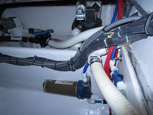 ENDLESS SUMMER 25 Aft salon bilge to port