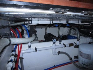 ENDLESS SUMMER 26 Aft salon bilge to starboard