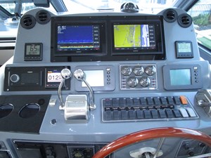 ENDLESS SUMMER 29 Helm detail