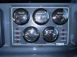 ENDLESS SUMMER 30 Helm detail 2