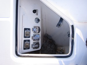 ENDLESS SUMMER 48 Optional bow shore power hookup