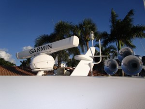 ENDLESS SUMMER 50 Coach roof equipment