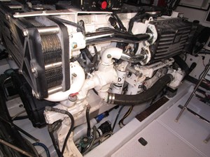 ENDLESS SUMMER 53 Starboard engine