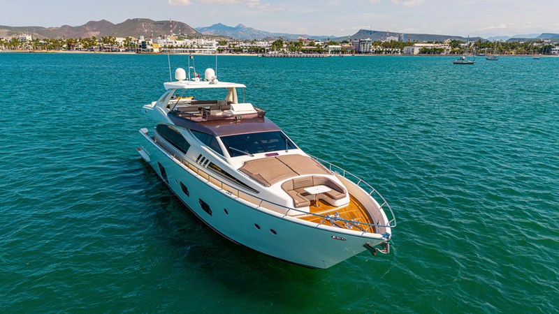 Ferretti Yachts 800