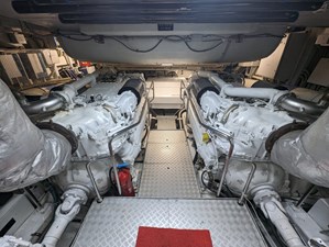 SILVER BREEZE 19 Engine room