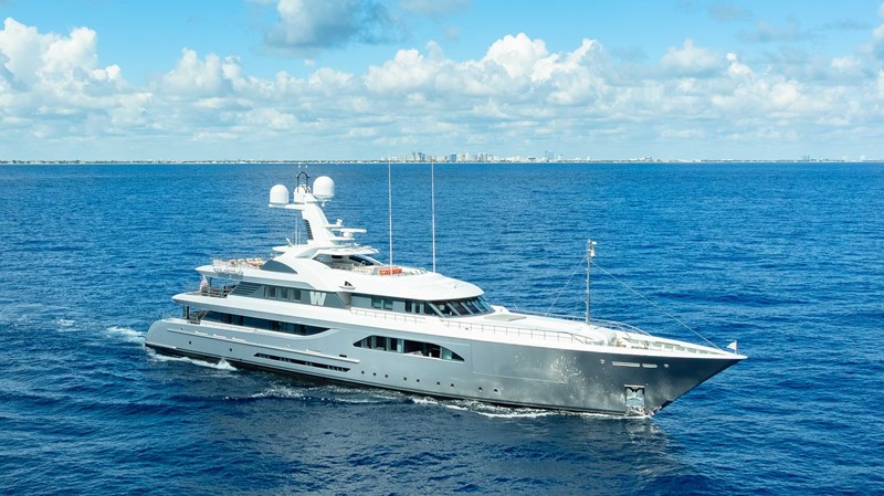 SUPERYACHT W