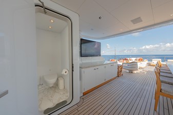 SUPERYACHT W 64 Sun Deck Day Head