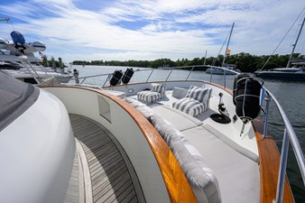 ST. TROPEZ  14 68_cheoy_lee_st_tropez_bow_04