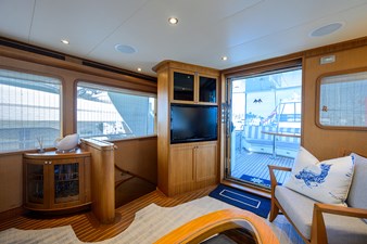 ST. TROPEZ  36 68_cheoy_lee_st_tropez_salon_05