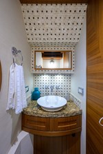 ST. TROPEZ  38 68_cheoy_lee_st_tropez_day_head_02