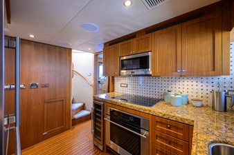 ST. TROPEZ  47 68_cheoy_lee_st_tropez_galley_07