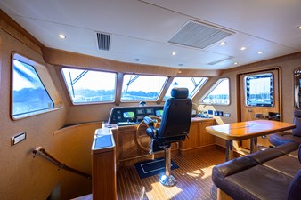 ST. TROPEZ  48 68_cheoy_lee_st_tropez_pilothouse_01