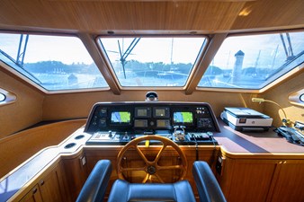 ST. TROPEZ  49 68_cheoy_lee_st_tropez_pilothouse_04
