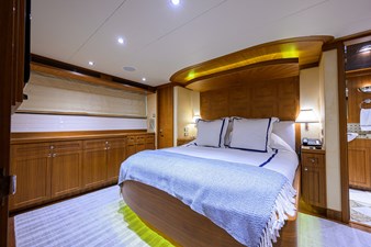 ST. TROPEZ  53 68_cheoy_lee_st_tropez_master_stateroom_02