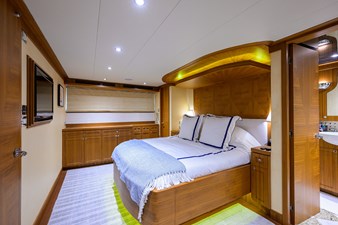 ST. TROPEZ  54 68_cheoy_lee_st_tropez_master_stateroom_03