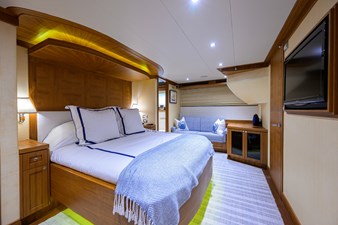 ST. TROPEZ  55 68_cheoy_lee_st_tropez_master_stateroom_05