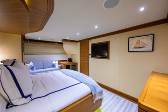 ST. TROPEZ  56 68_cheoy_lee_st_tropez_master_stateroom_06