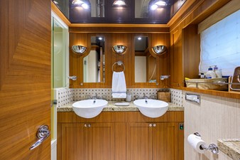 ST. TROPEZ  59 68_cheoy_lee_st_tropez__head_02