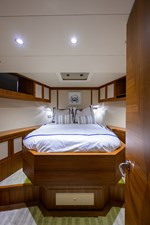 ST. TROPEZ  63 68_cheoy_lee_st_tropez_forward_stateroom_01