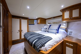 ST. TROPEZ  71 68_cheoy_lee_st_tropez_aft_stateroom_05