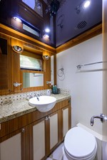 ST. TROPEZ  73 68_cheoy_lee_st_tropez_aft_stateroom_head_01