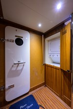 ST. TROPEZ  76 68_cheoy_lee_st_tropez_laundry_01