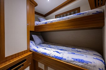 ST. TROPEZ  79 68_cheoy_lee_st_tropez_crew_stateroom_04