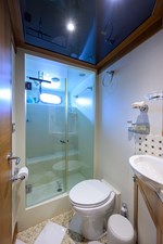 ST. TROPEZ  82 68_cheoy_lee_st_tropez_crew_stateroom_head_03