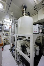 ST. TROPEZ  87 68_cheoy_lee_st_tropez_engine_room_05