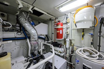 ST. TROPEZ  89 68_cheoy_lee_st_tropez_engine_room_07