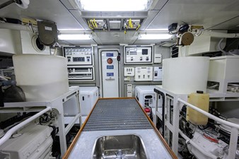 ST. TROPEZ  92 68_cheoy_lee_st_tropez_engine_room_10