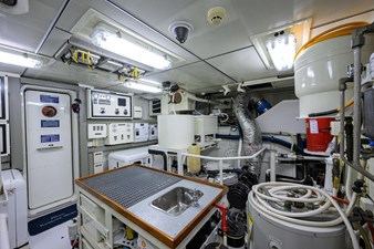 ST. TROPEZ  93 68_cheoy_lee_st_tropez_engine_room_11