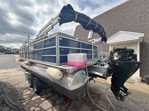 24' Bentley 2017 Encore 240 Cruise SE 5 