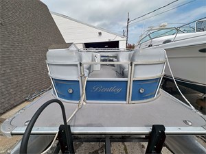 24' Bentley 2017 Encore 240 Cruise SE 8 