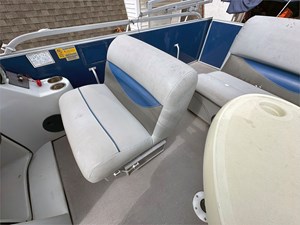 24' Bentley 2017 Encore 240 Cruise SE 13 